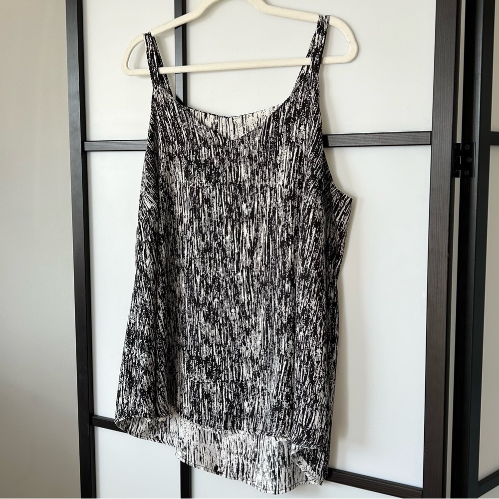 [1X] Women’s Black & White Static Print V-Neck Sleeveless Blouse Style Tank